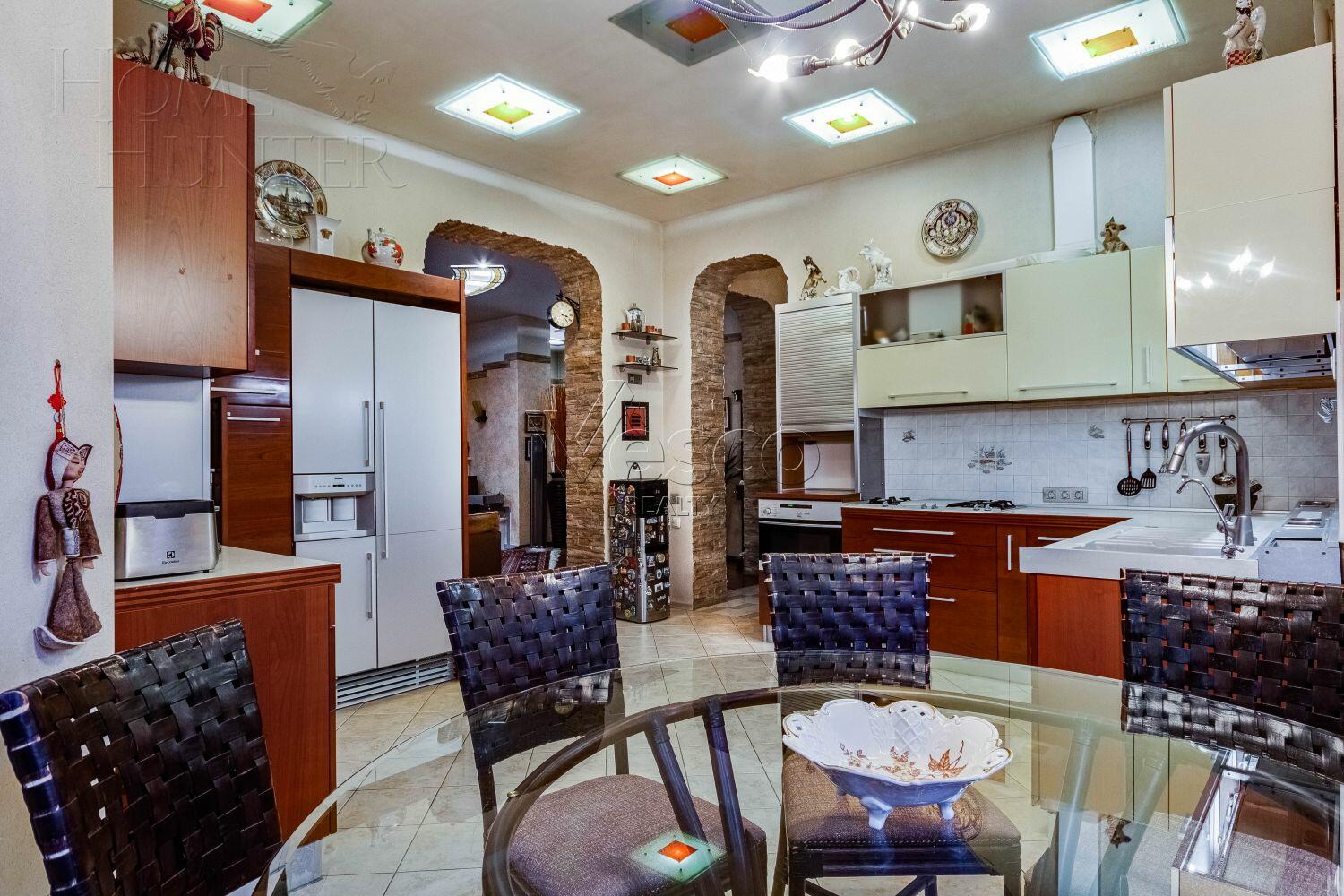 2-этажный коттедж 660 м² с отделкой