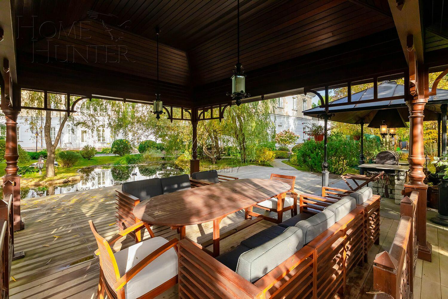 3-этажный коттедж 1 800 м² с отделкой