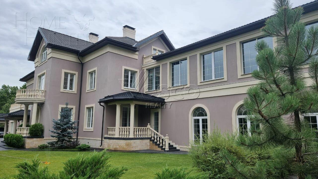 3-этажный коттедж 1 162 м² с отделкой