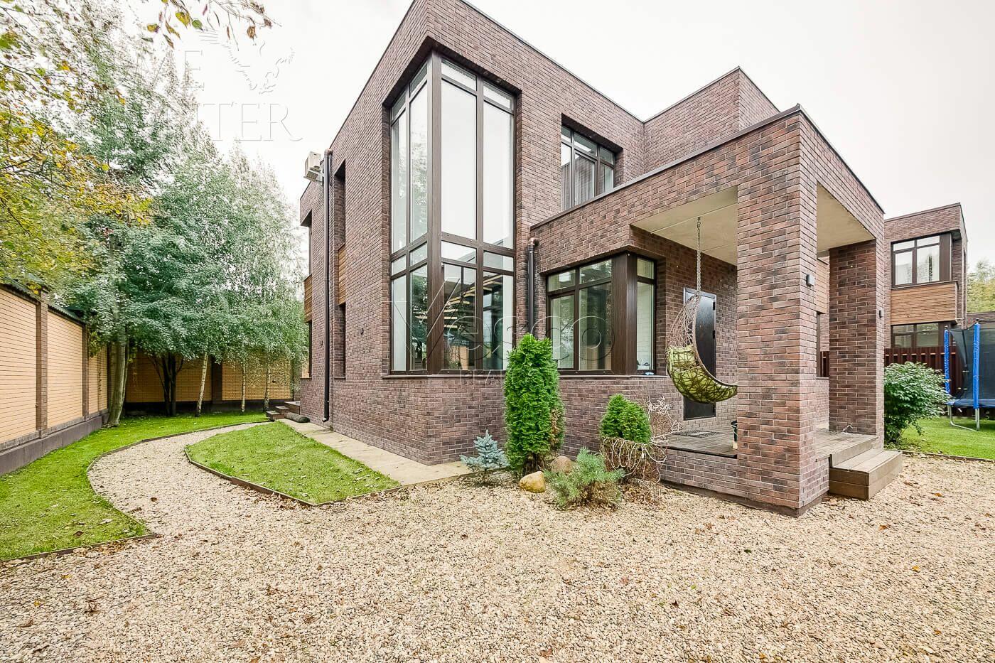 2-этажный коттедж 183 м² с отделкой