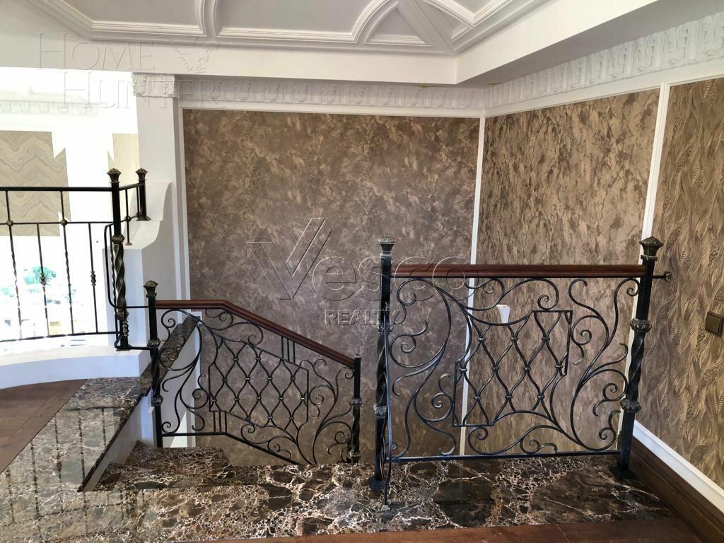 2-этажный коттедж 1 700 м² с отделкой