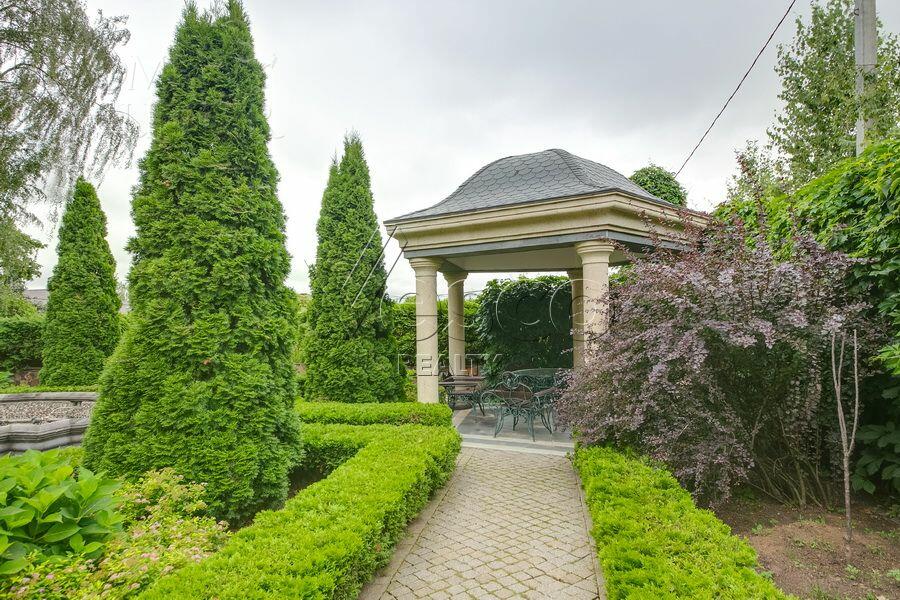 3-этажный коттедж 1 200 м² без отделки