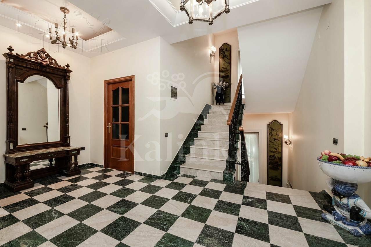 2-этажный коттедж 850 м² с отделкой