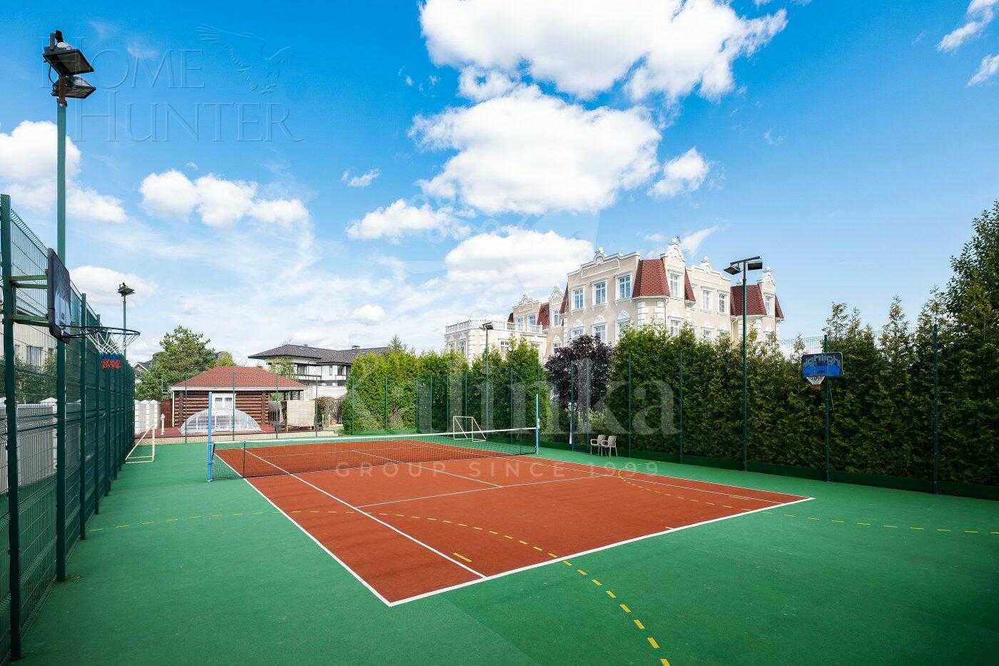 3-этажный коттедж 1 650 м² с отделкой