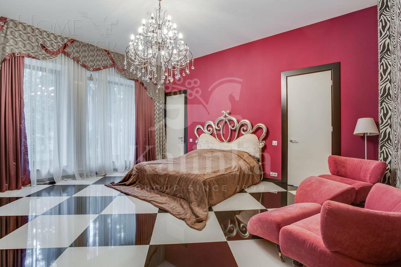 3-этажный коттедж 1 300 м² с отделкой