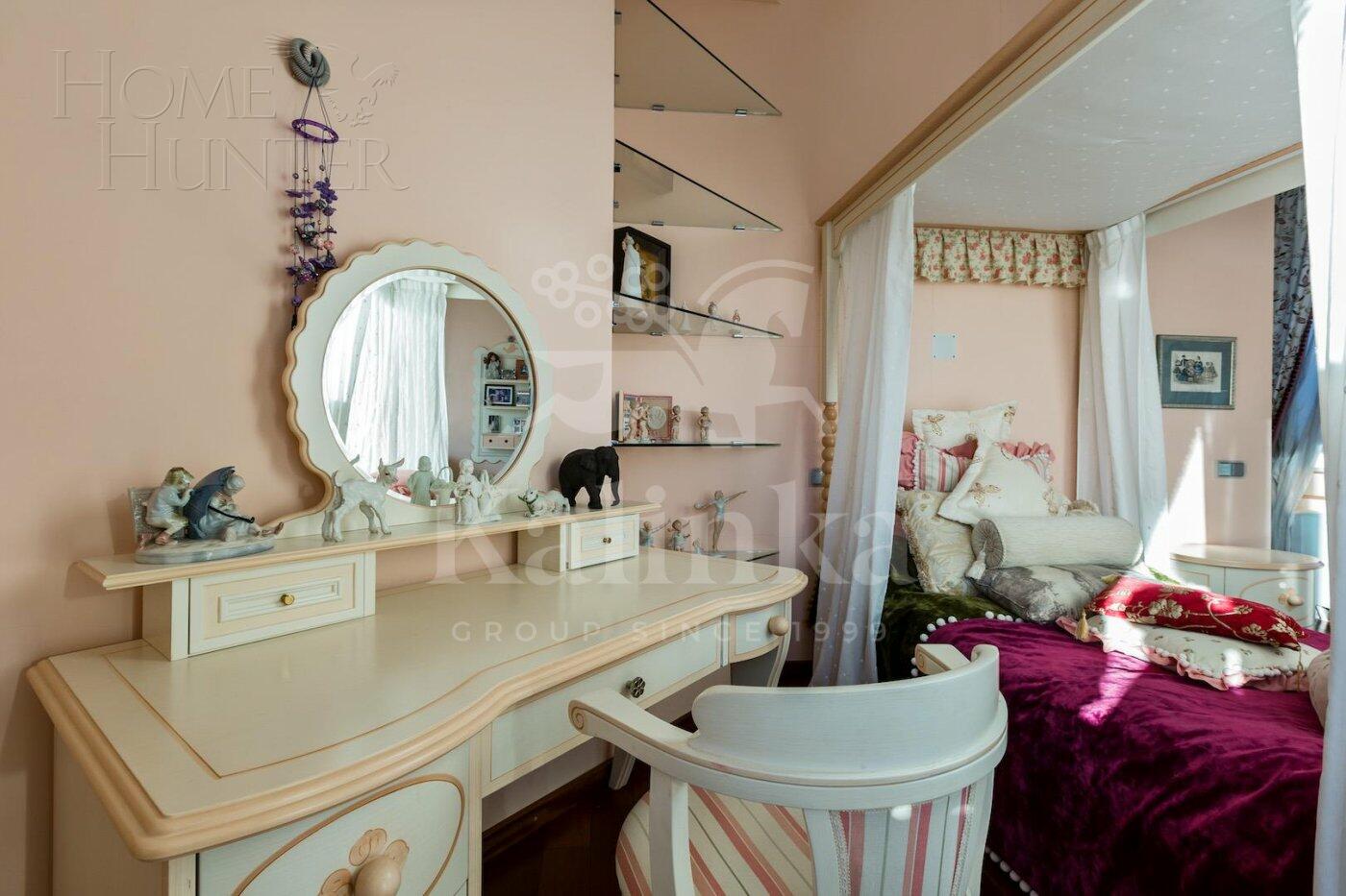 3-этажный коттедж 2 400 м² с отделкой