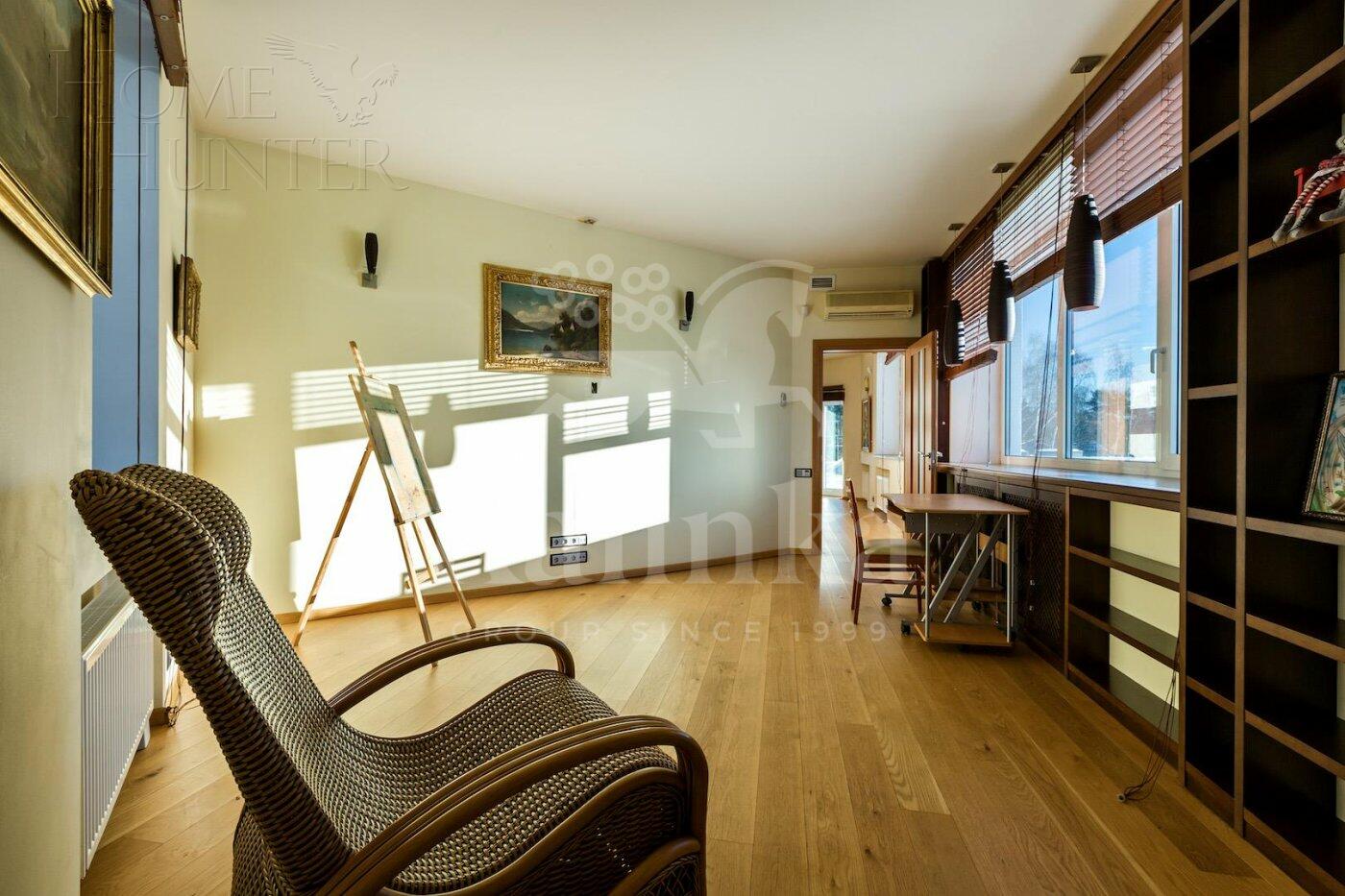 3-этажный коттедж 2 400 м² с отделкой