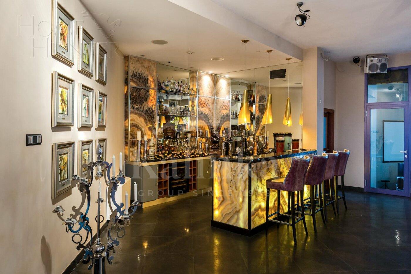 3-этажный коттедж 2 400 м² с отделкой