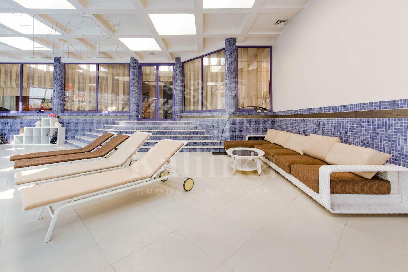 3-этажный коттедж 2 400 м² с отделкой