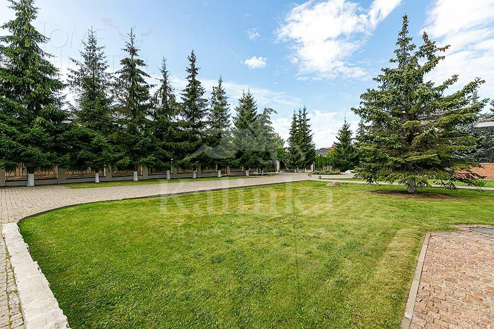 3-этажный коттедж 1 500 м² с отделкой