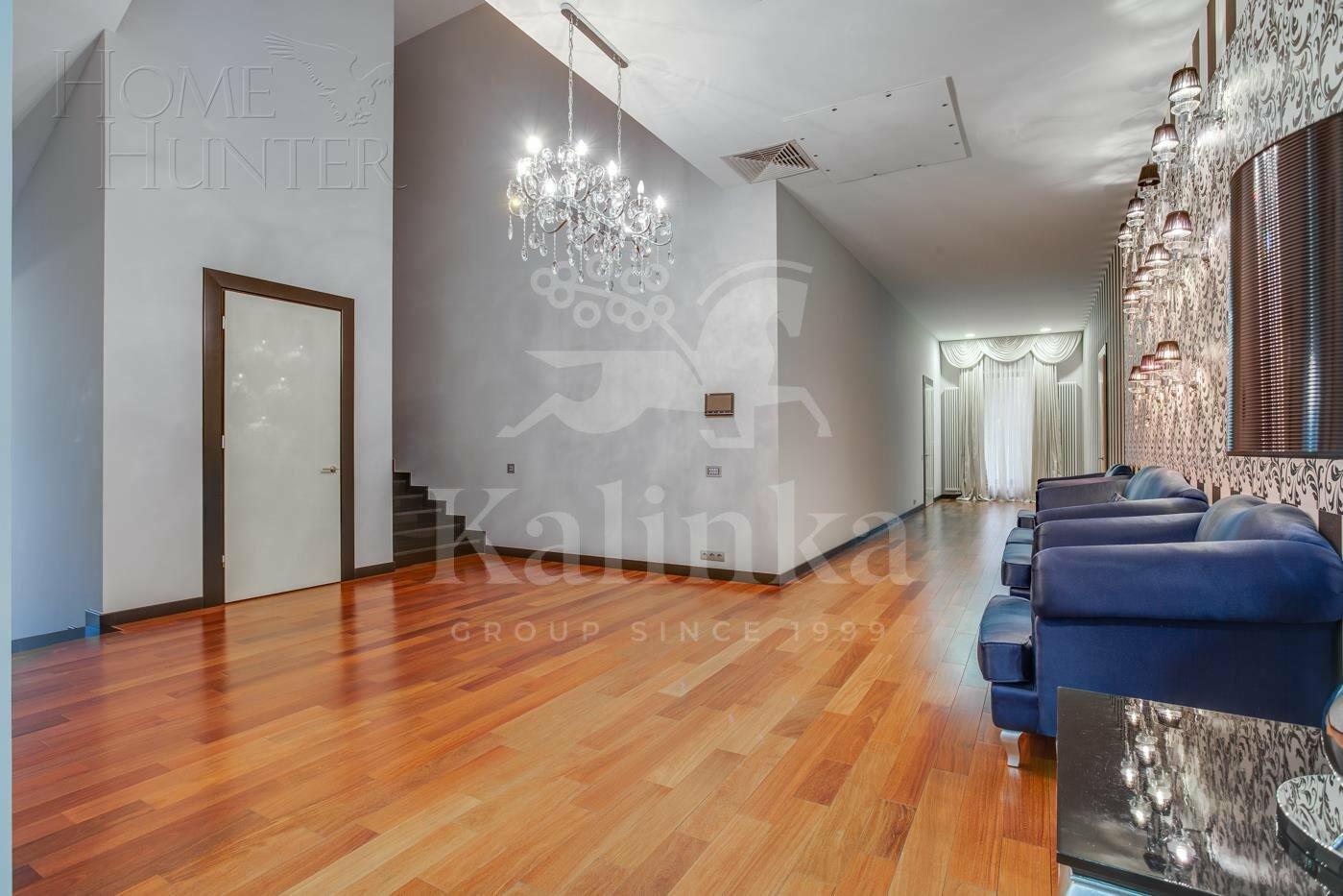 3-этажный коттедж 1 300 м² с отделкой