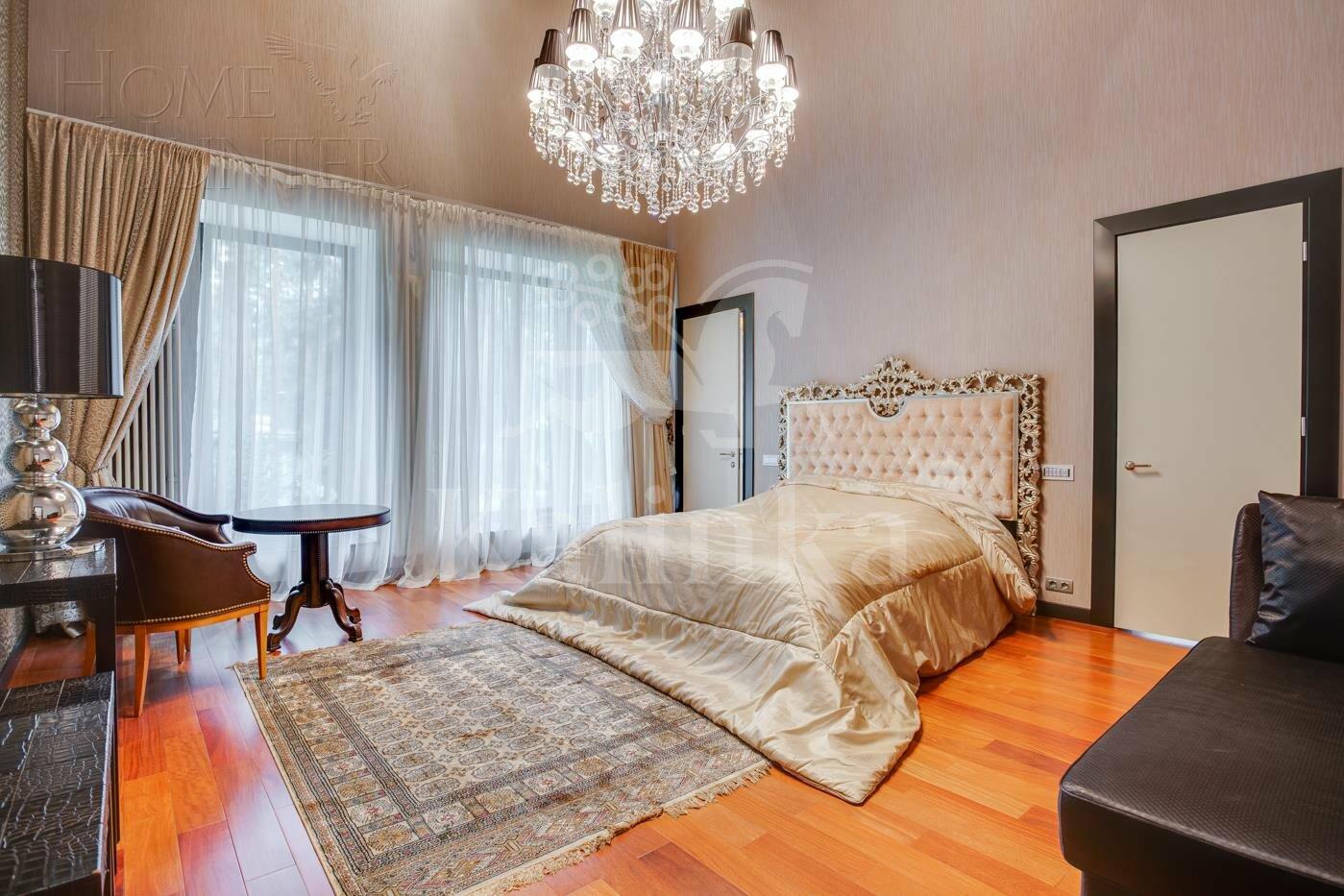 3-этажный коттедж 1 300 м² с отделкой