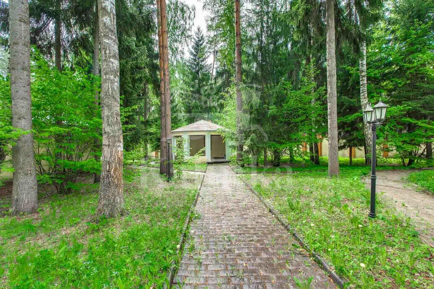 3-этажный коттедж 1 250 м² без отделки