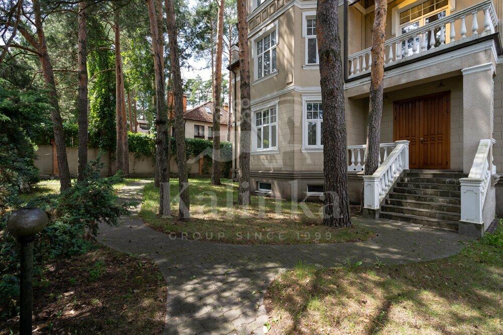 2-этажный коттедж 700 м² с отделкой