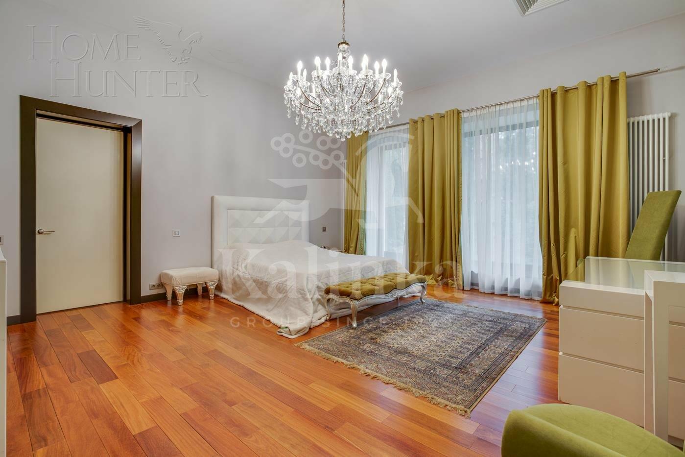 3-этажный коттедж 1 300 м² с отделкой