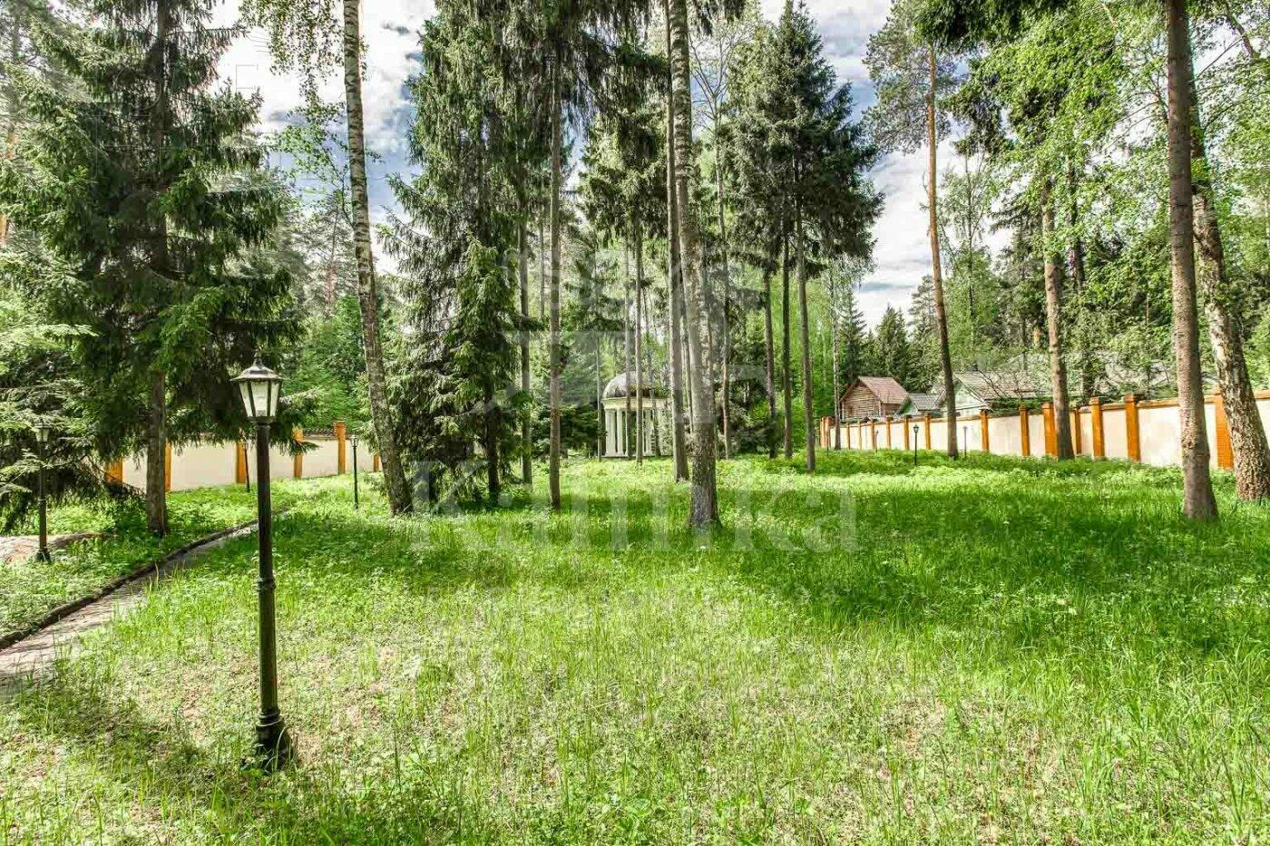3-этажный коттедж 1 250 м² без отделки