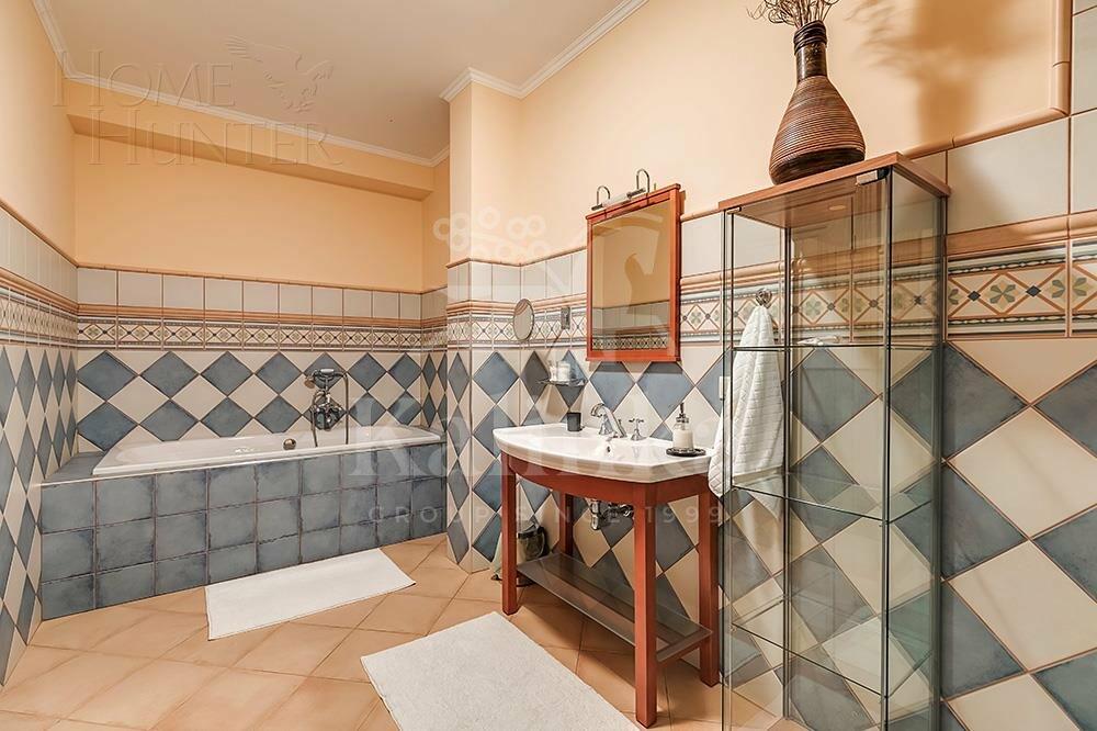 3-этажный коттедж 1 500 м² с отделкой