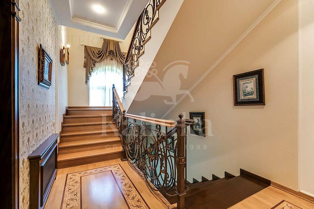 3-этажный коттедж 1 500 м² с отделкой