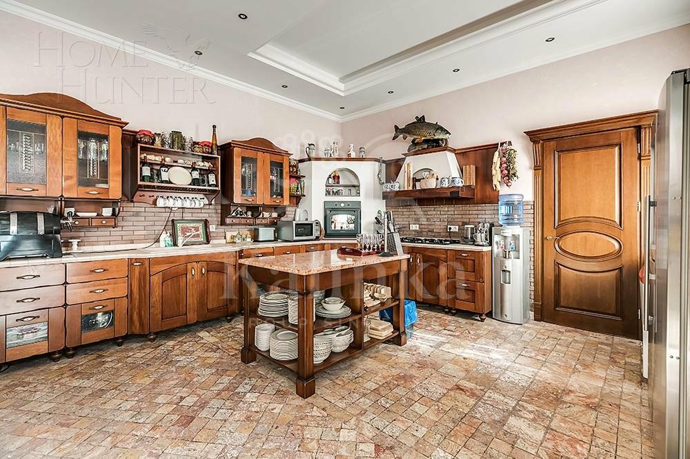 3-этажный коттедж 1 500 м² с отделкой