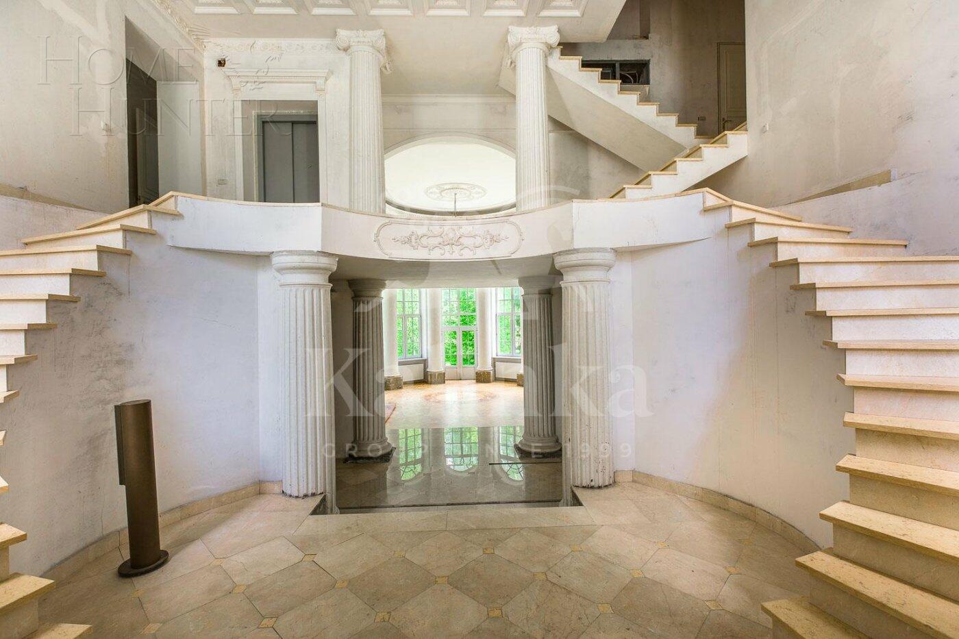 3-этажный коттедж 1 250 м² без отделки