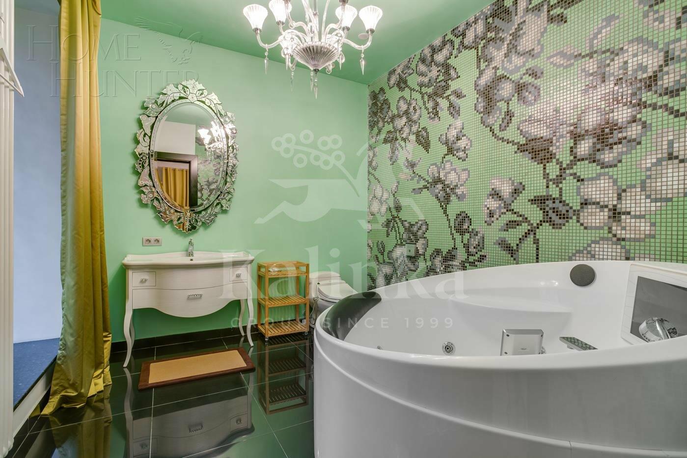 3-этажный коттедж 1 300 м² с отделкой