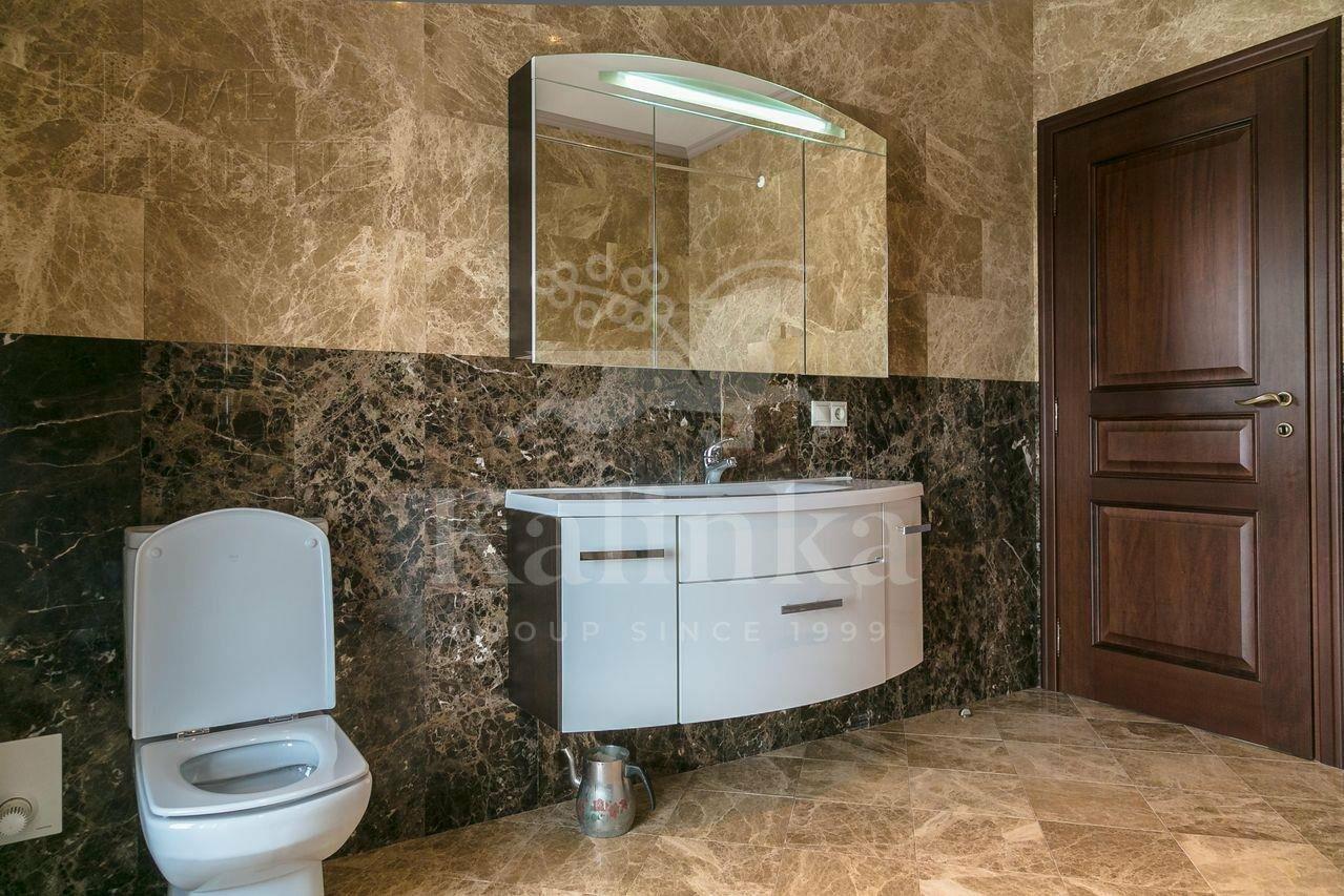 2-этажный коттедж 4 000 м² с отделкой