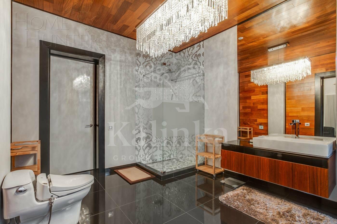 3-этажный коттедж 1 300 м² с отделкой