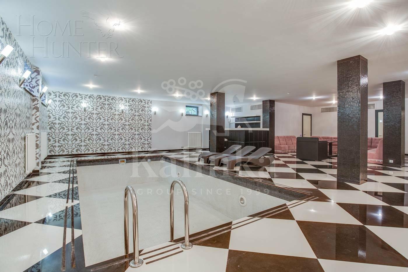 3-этажный коттедж 1 300 м² с отделкой