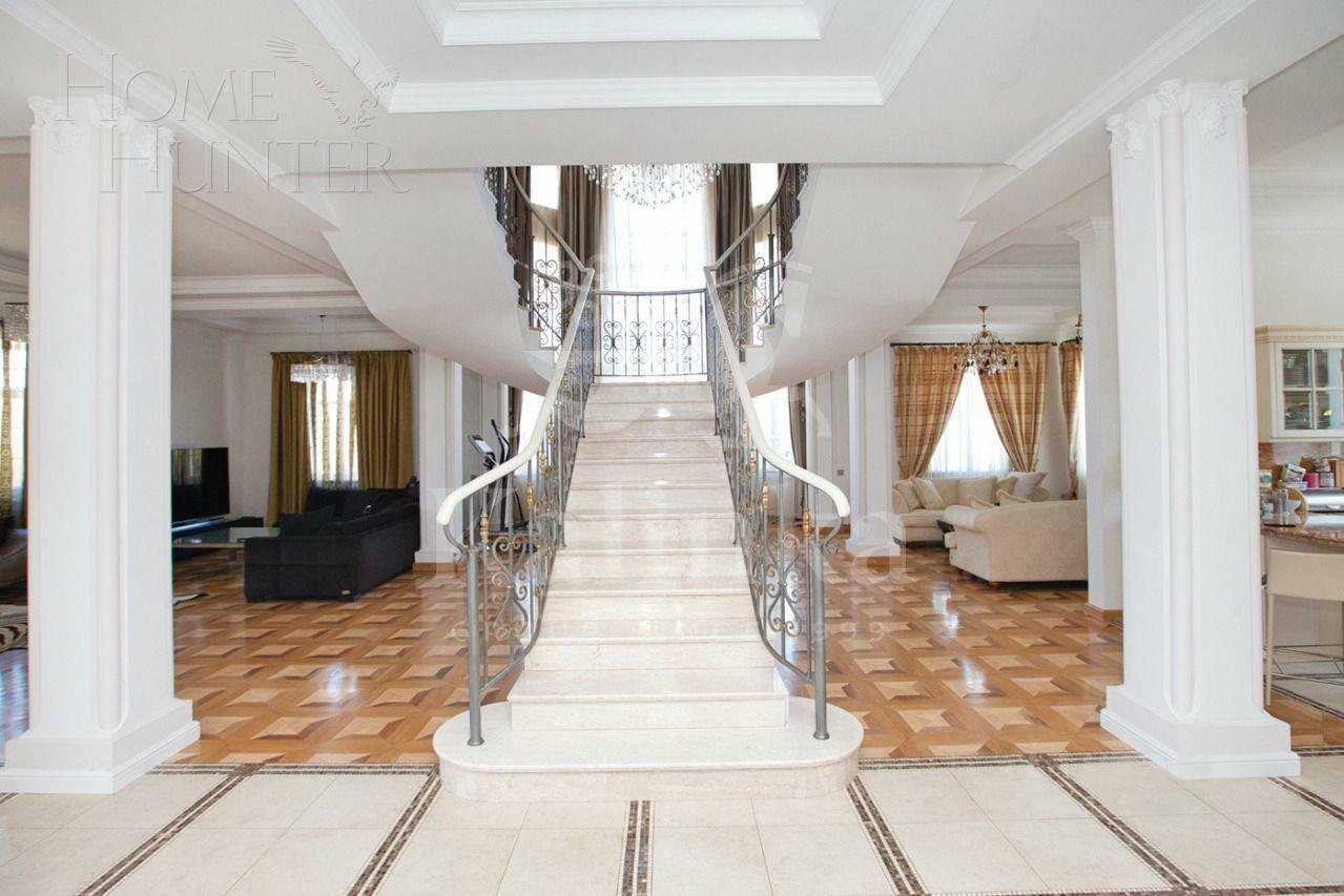 2-этажный коттедж 1 700 м² с отделкой