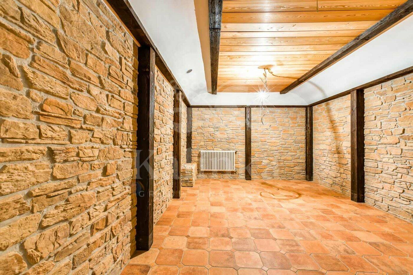 3-этажный коттедж 1 250 м² без отделки