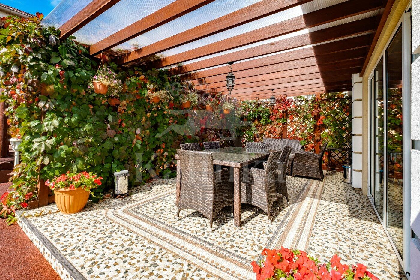 3-этажный коттедж 1 650 м² с отделкой