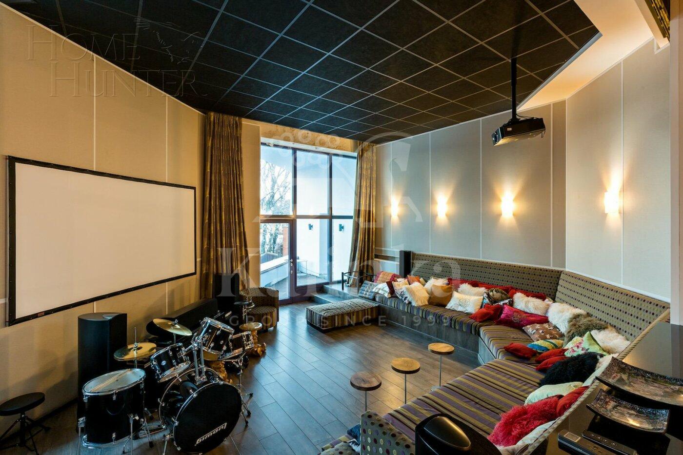 3-этажный коттедж 2 400 м² с отделкой