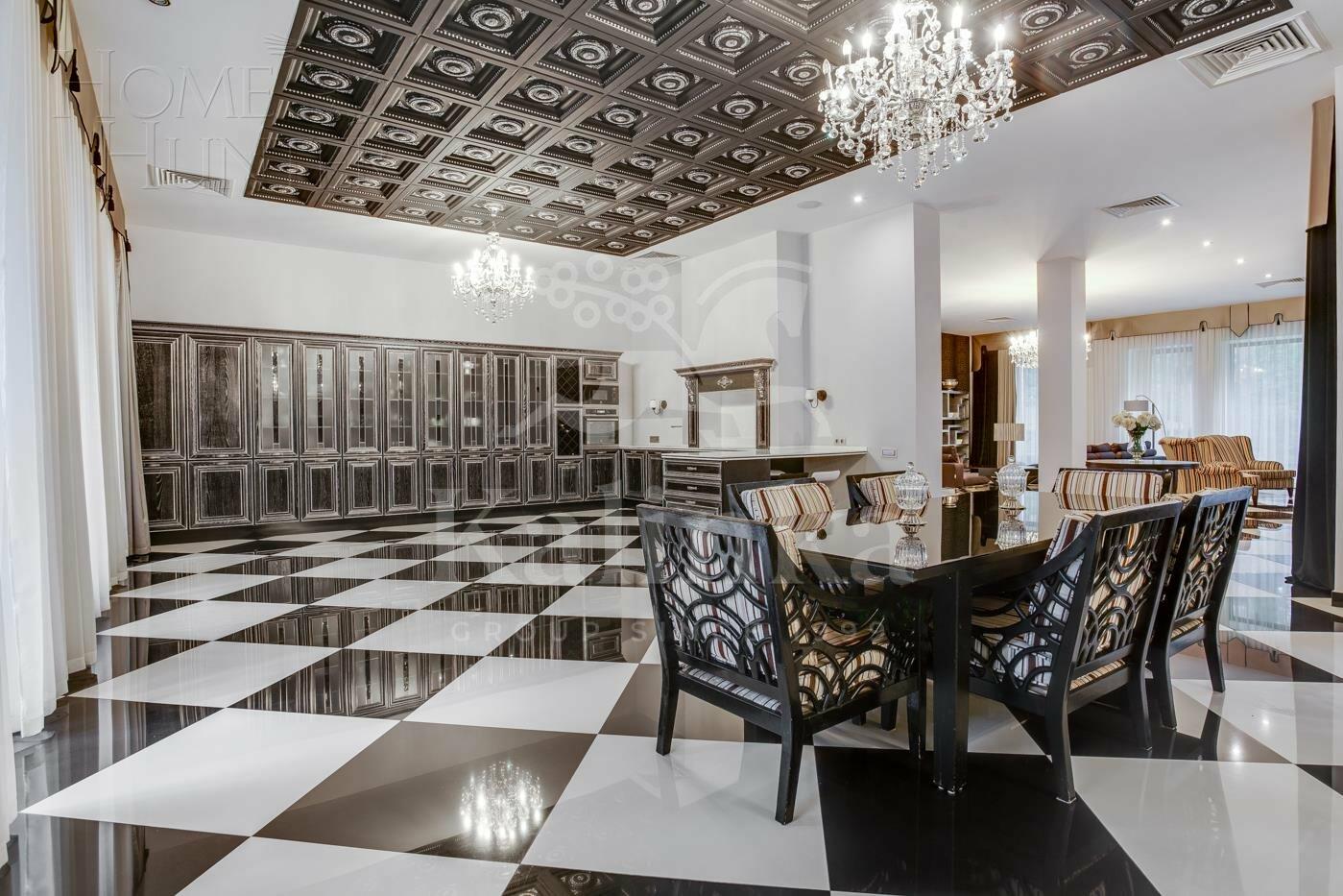 3-этажный коттедж 1 300 м² с отделкой