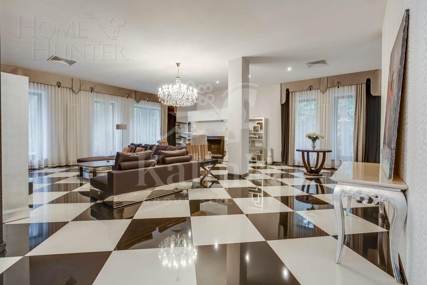 3-этажный коттедж 1 300 м² с отделкой