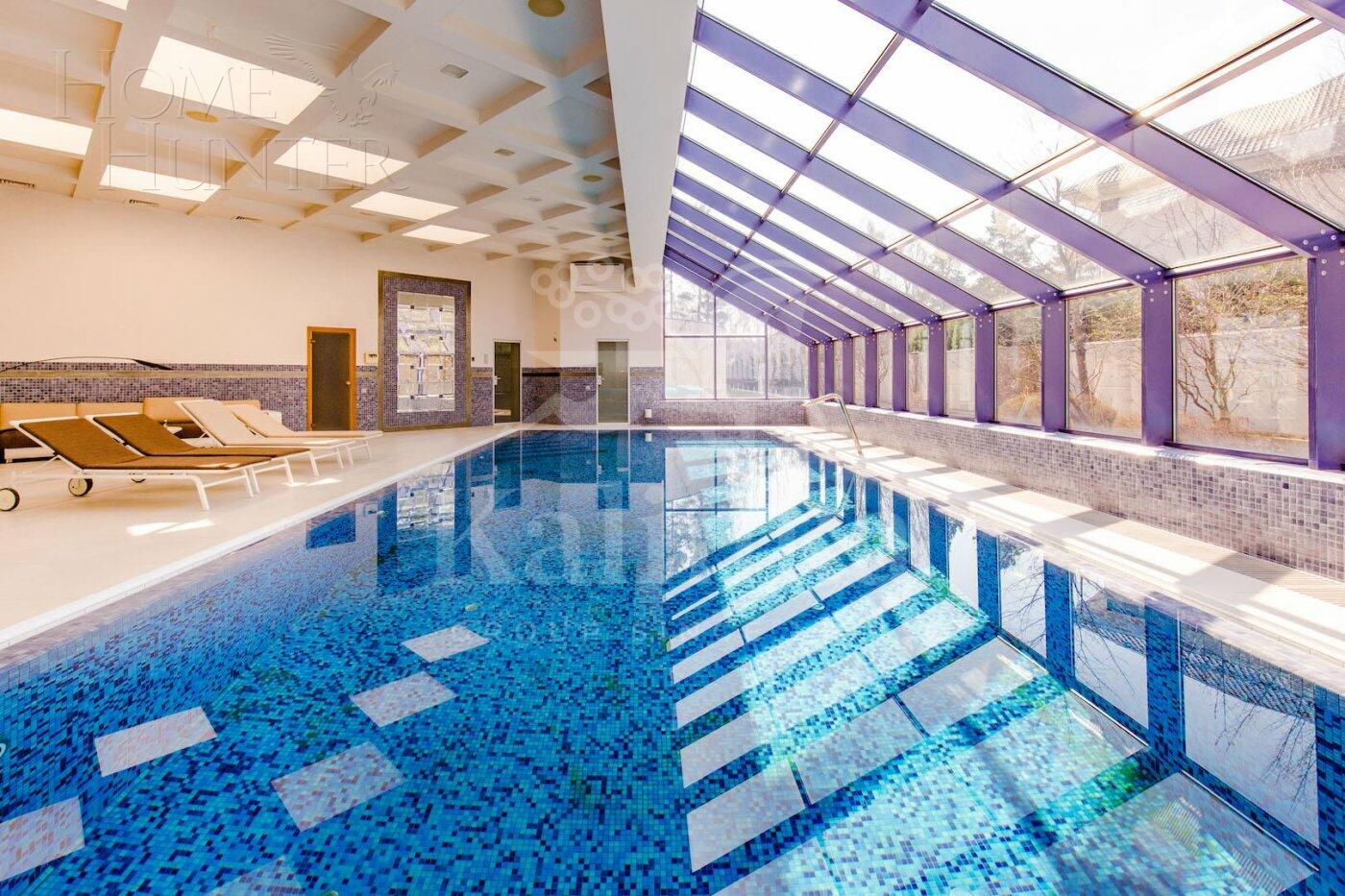 3-этажный коттедж 2 400 м² с отделкой