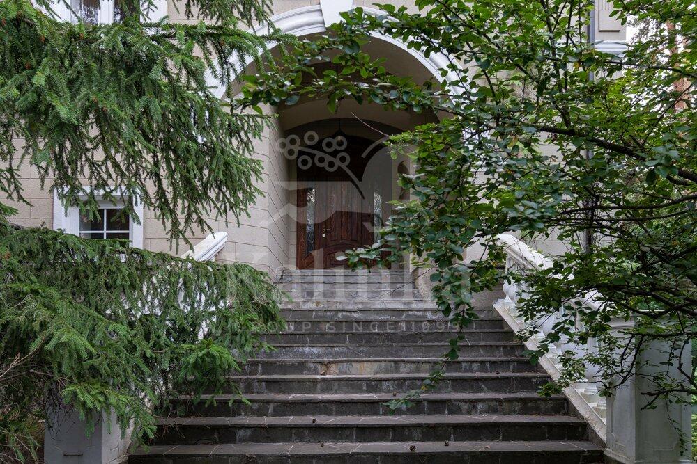 2-этажный коттедж 700 м² с отделкой