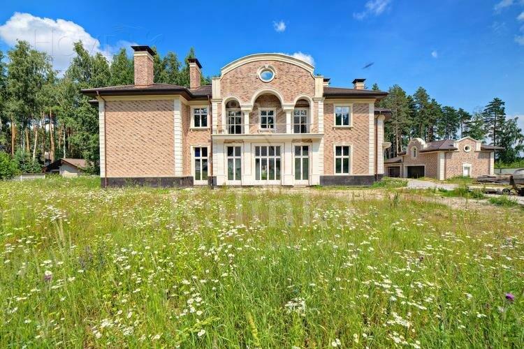 2-этажный коттедж 1 289 м² без отделки