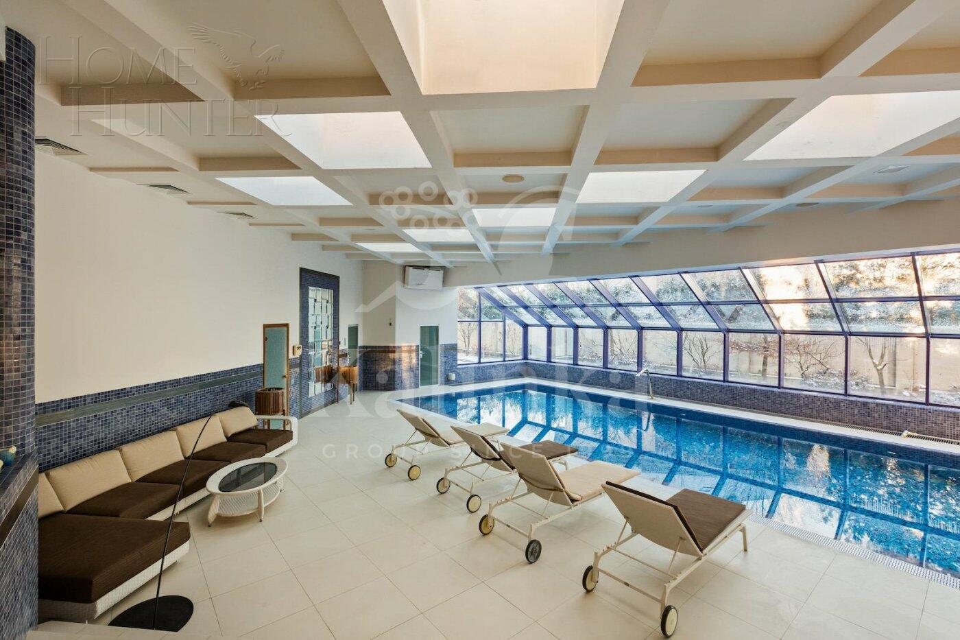 3-этажный коттедж 2 400 м² с отделкой