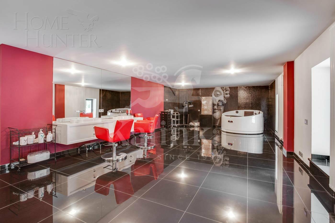 3-этажный коттедж 1 300 м² с отделкой