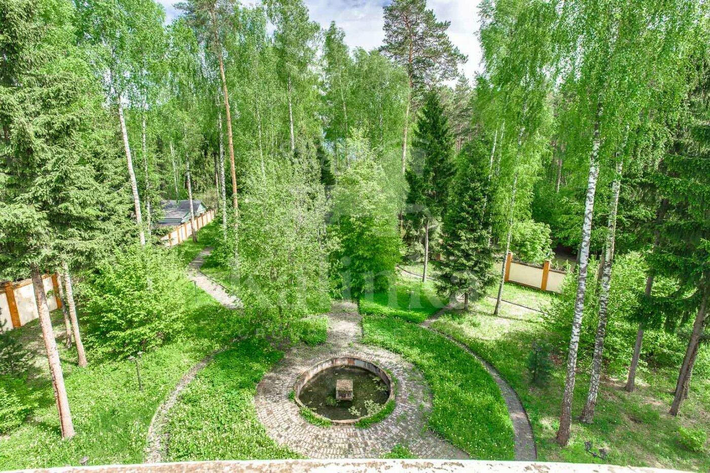 3-этажный коттедж 1 250 м² без отделки