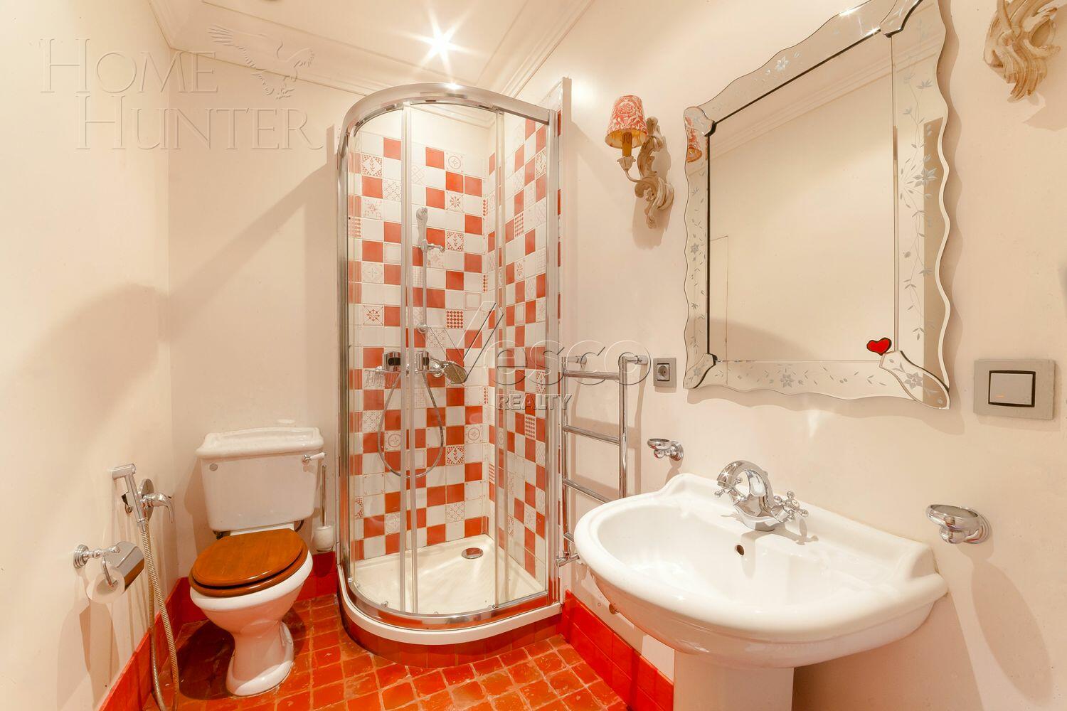 4-УРОВНЕВЫЙ ТАУНХАУС С ОТДЕЛКОЙ 610 М² НА 1 ЭТАЖЕ