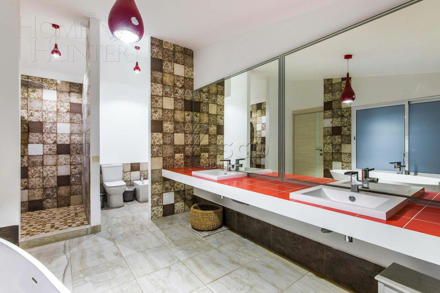 2-этажный коттедж 300 м² с отделкой