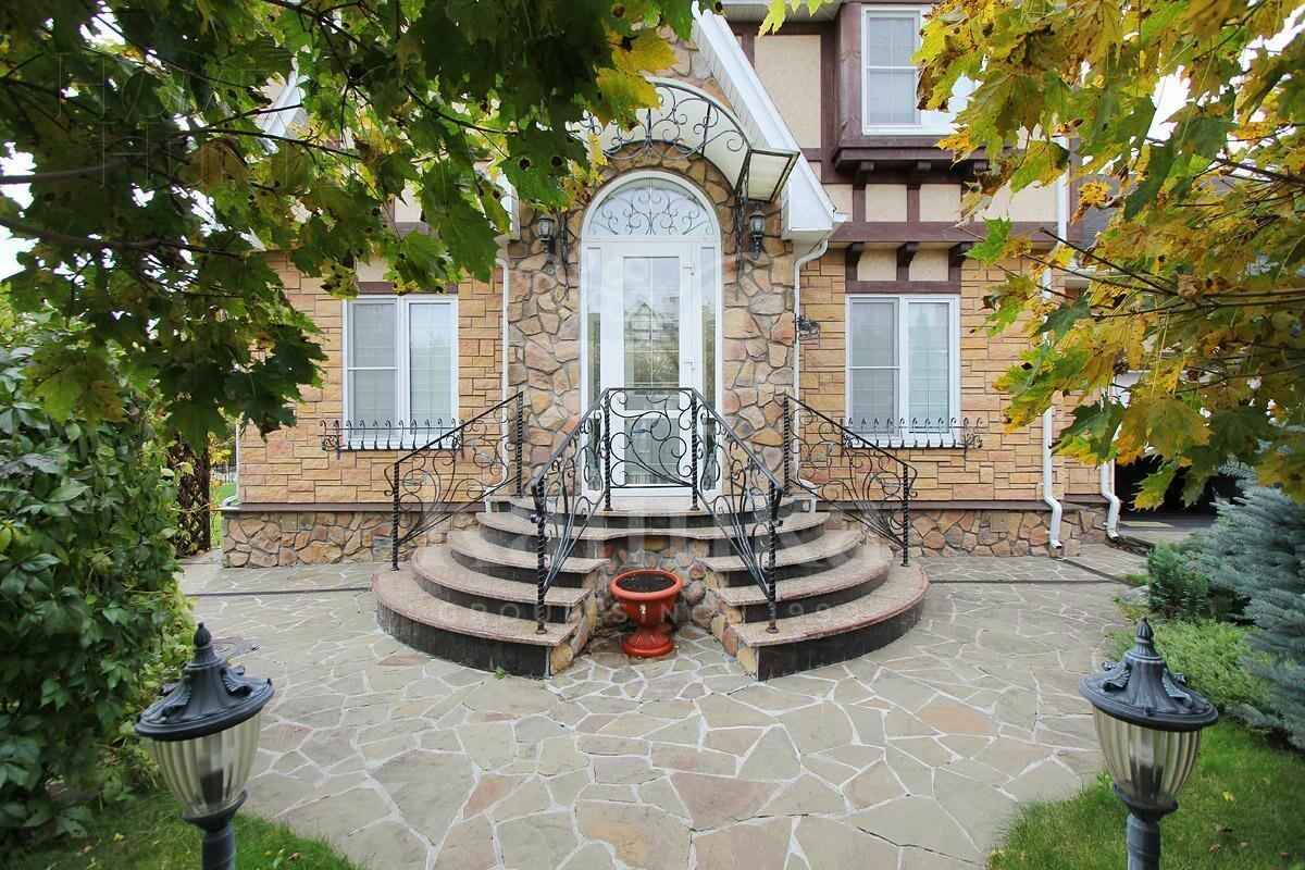 2-этажный коттедж 300 м² с отделкой