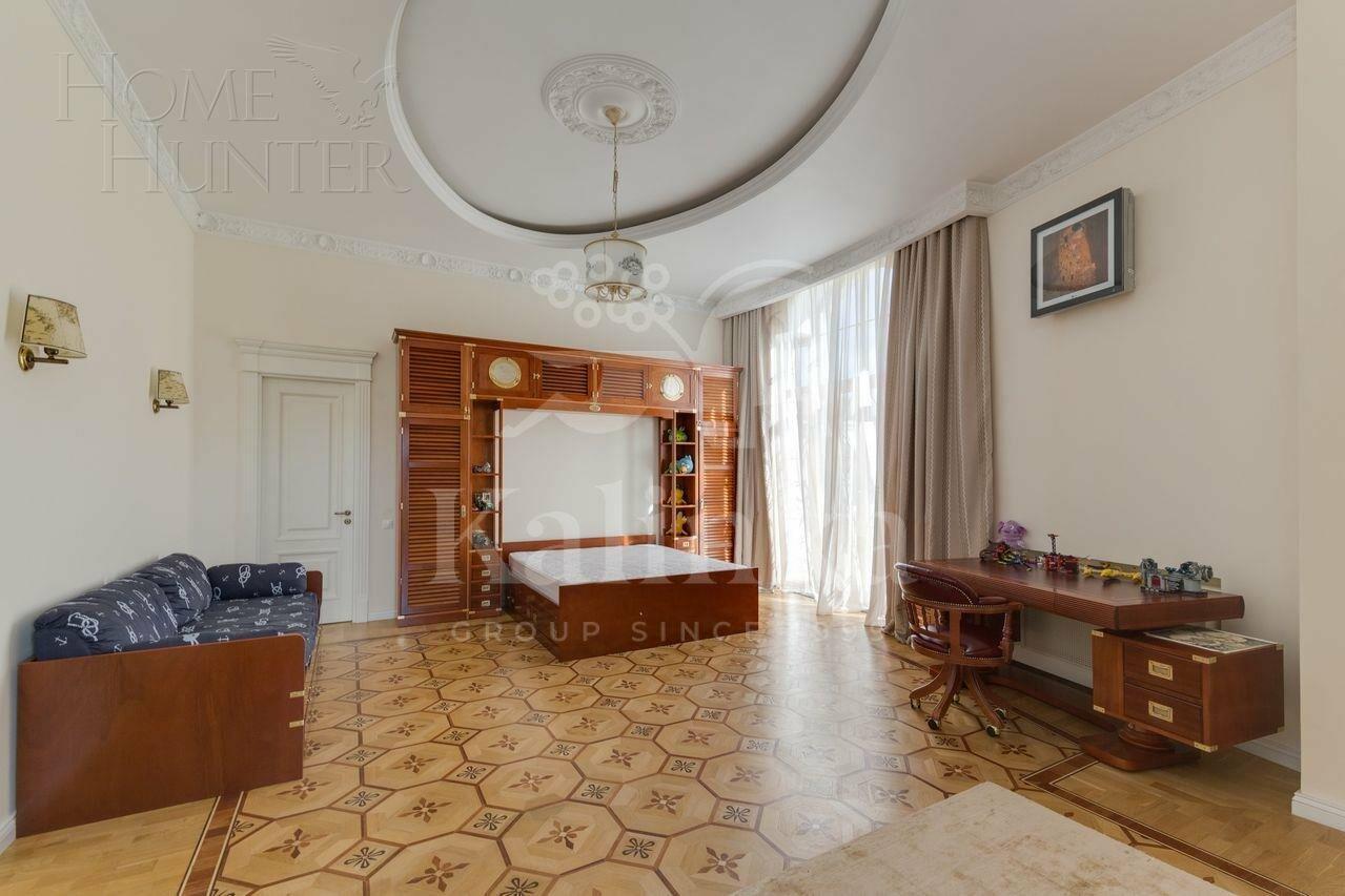 3-этажный коттедж 750 м² с отделкой