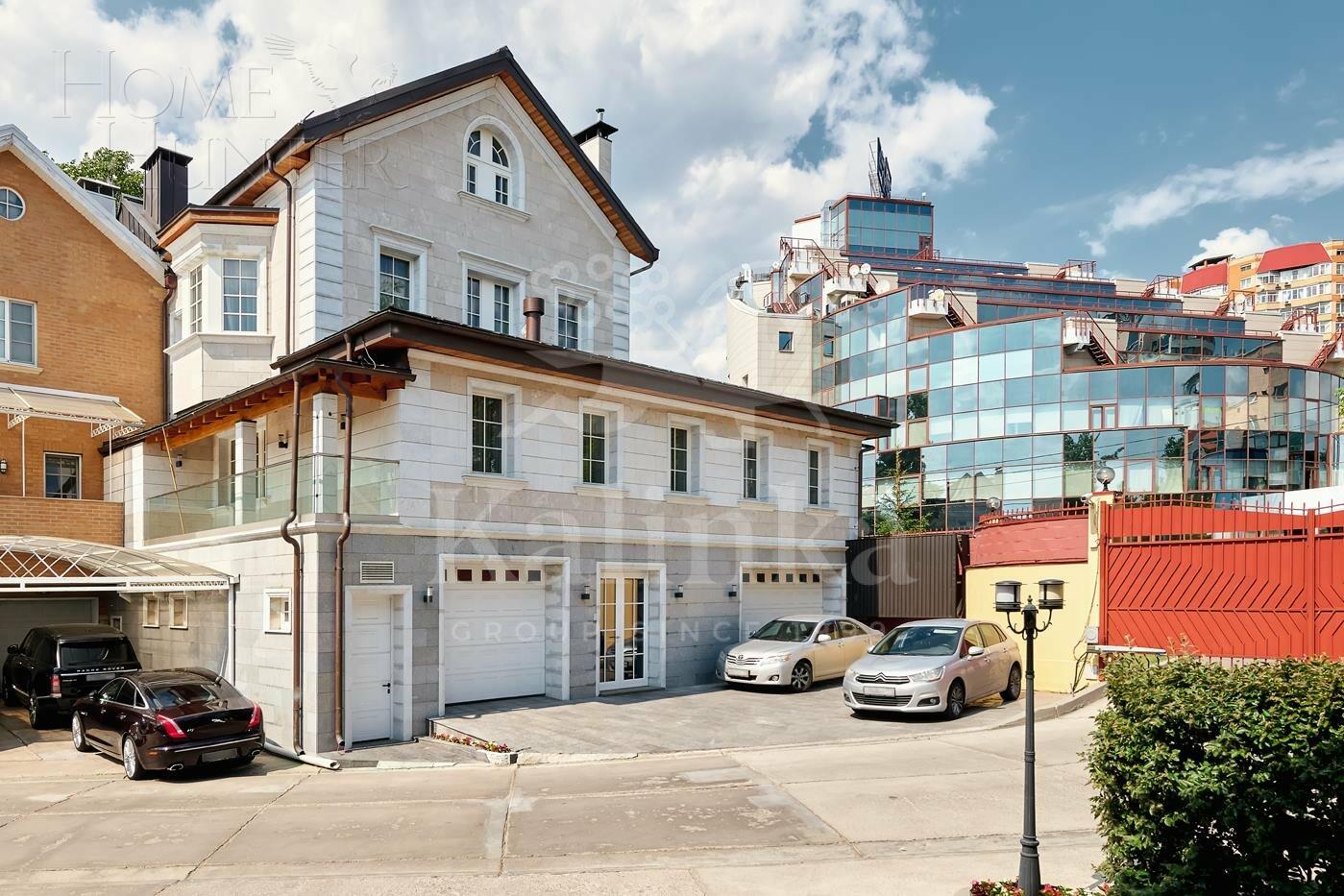 4-этажный таунхаус 678 м² с отделкой