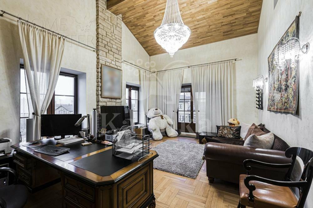 3-этажный таунхаус 700 м² с отделкой