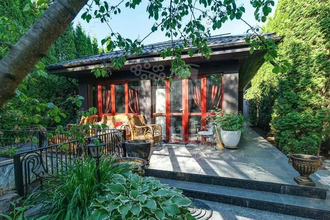 3-этажный коттедж 1 200 м² с отделкой