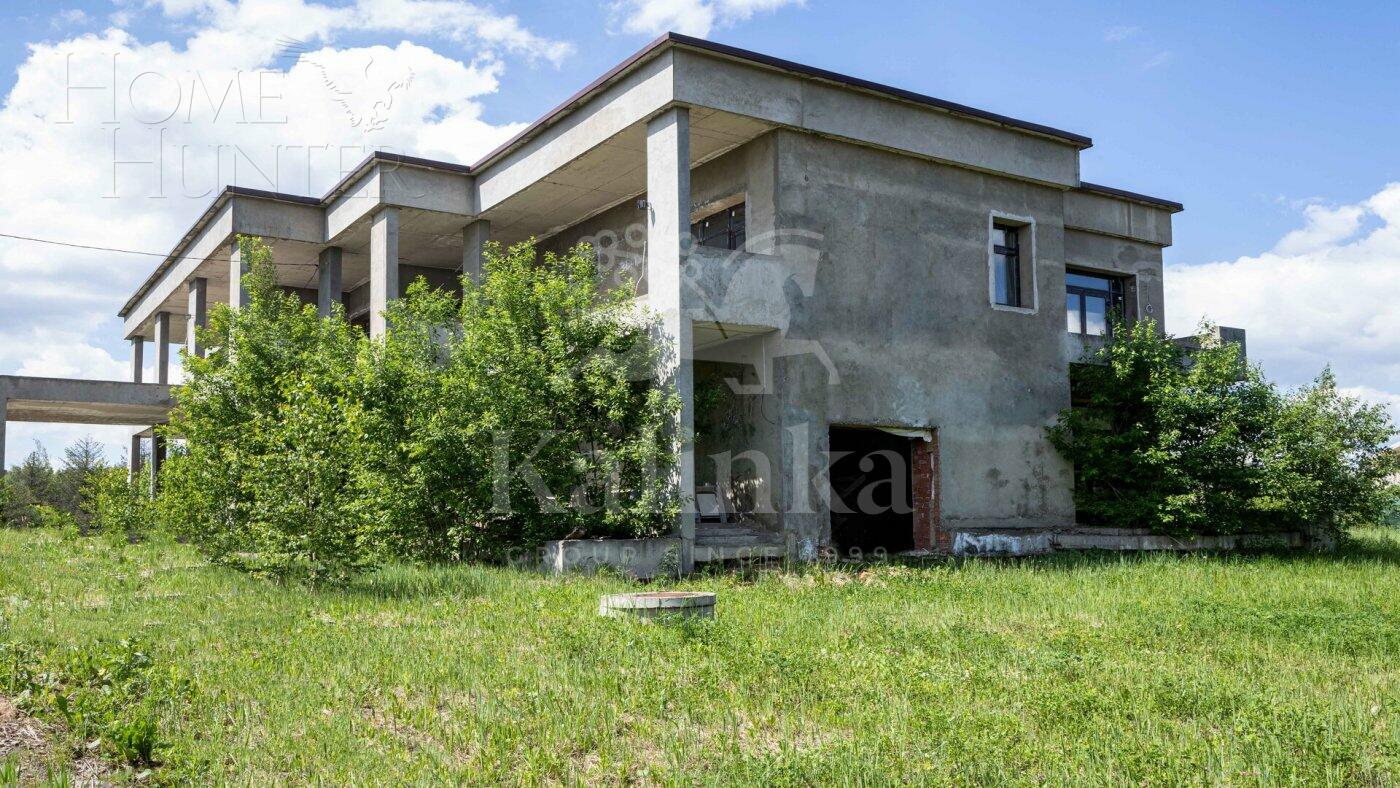 2-этажный коттедж 1 620 м² без отделки