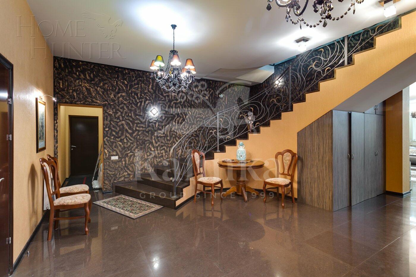 2-этажный коттедж 868 м² с отделкой