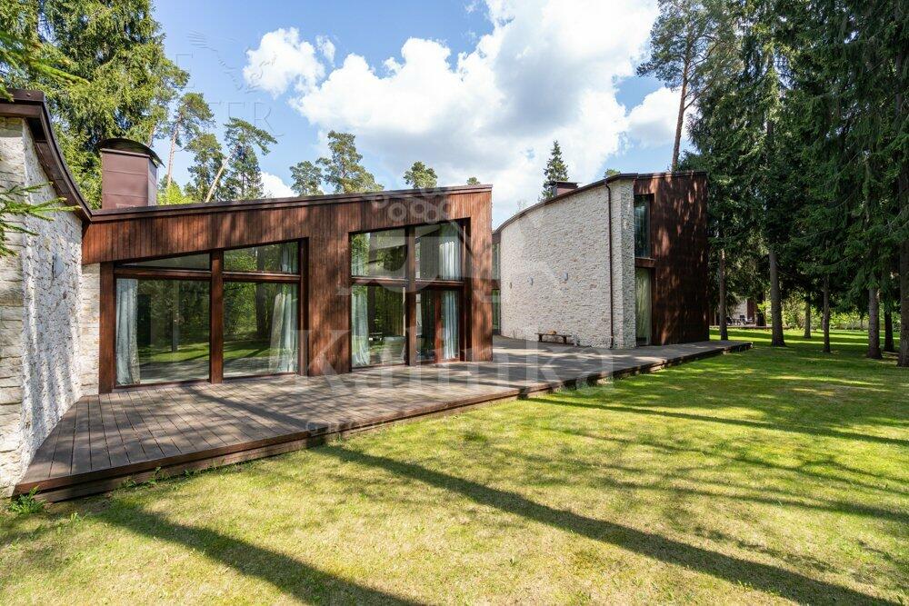 2-этажный коттедж 2 700 м² с отделкой